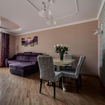 Apartamenty On Kryvonosa ลวีฟ ภายนอก รูปภาพ
