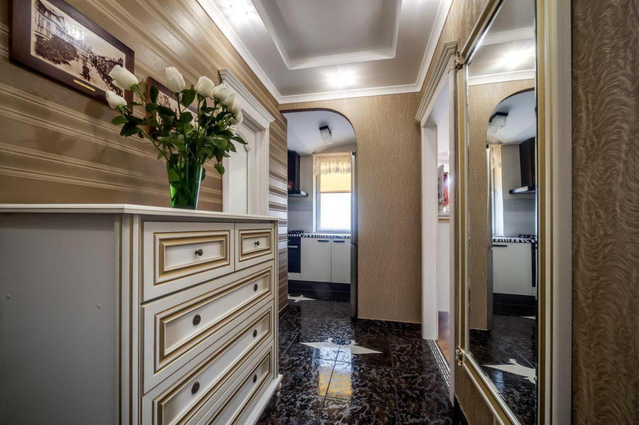 Apartamenty On Kryvonosa ลวีฟ ภายนอก รูปภาพ