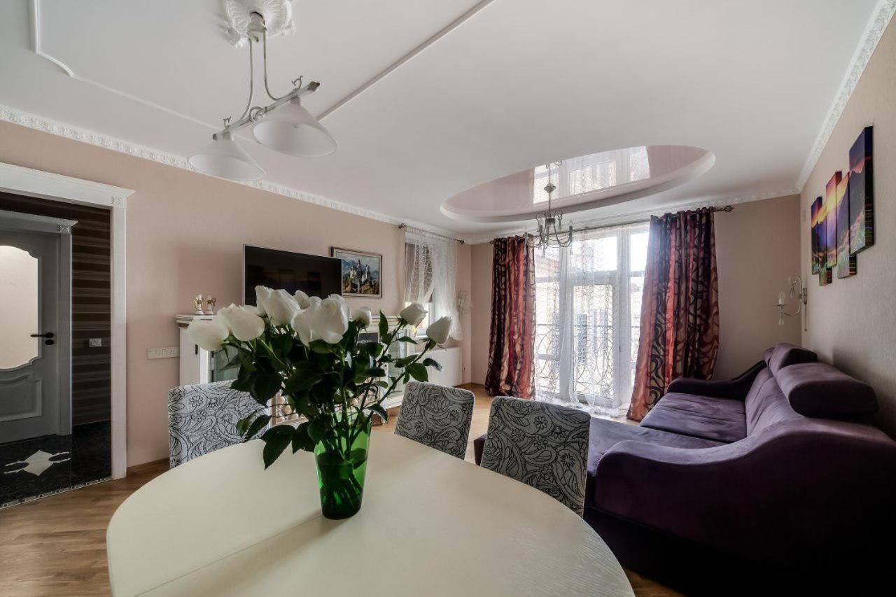 Apartamenty On Kryvonosa ลวีฟ ภายนอก รูปภาพ